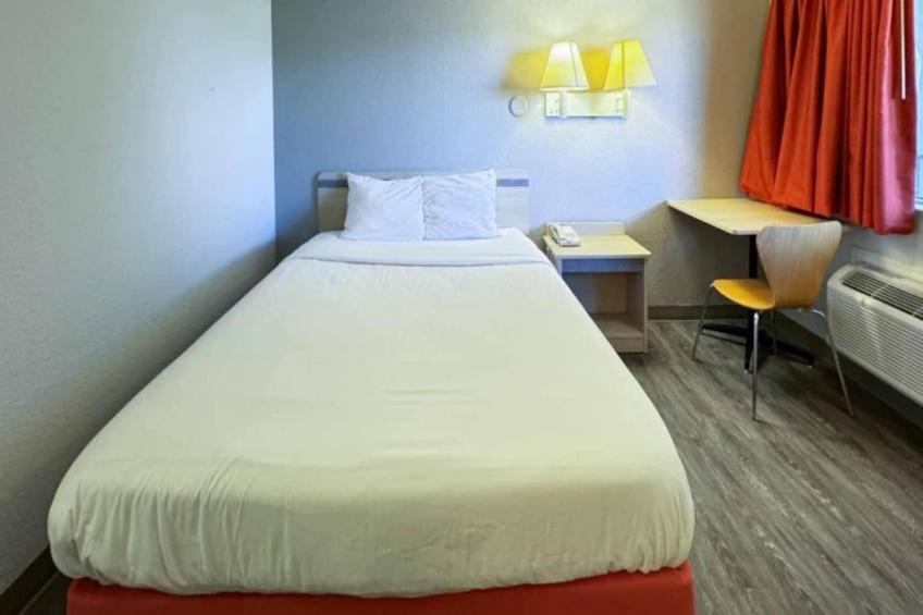 1 Full Bed  Non-Smoking Kitchen