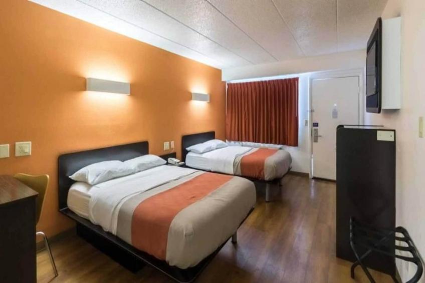 2 FULL BEDS  NON-SMOKING MICFRIDGE