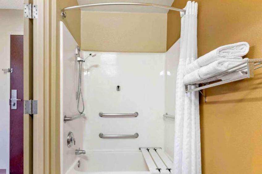 2 Queen Beds | Mobil Access Tub Nsmk Kitchen - foto 13