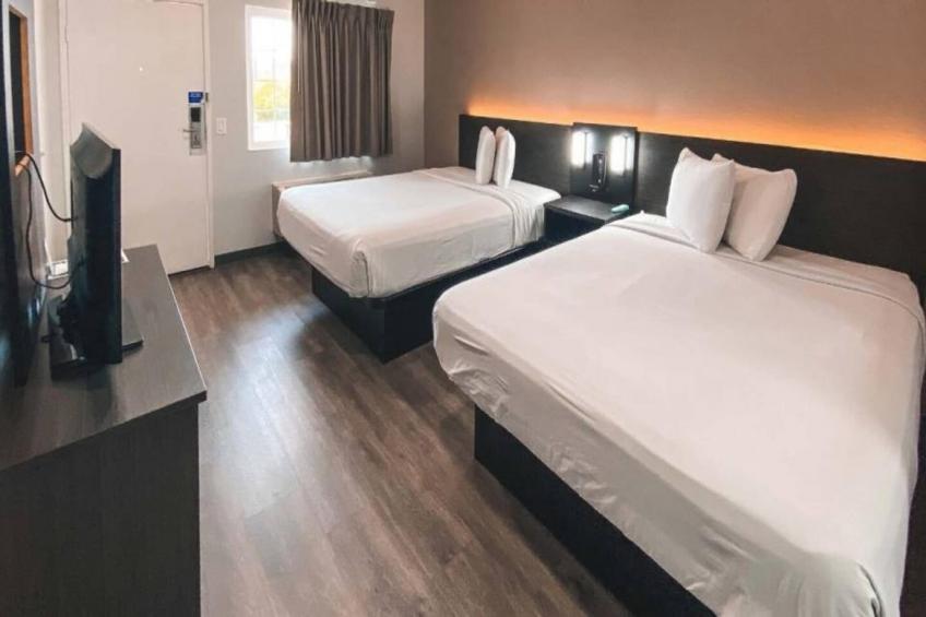2 Queen Beds  Non-Smoking Kitchen - foto 3