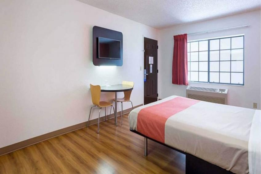 1 Queen Bed  Non-Smoking - foto 8