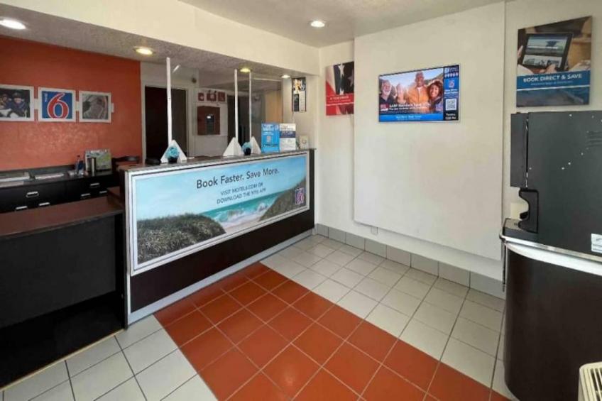 1 Queen Bed  Non-Smoking Kitchen - foto 38