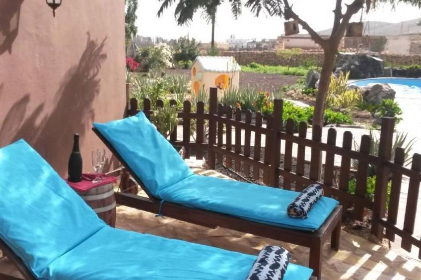 Typisches kanarisches Steinhaus mit privatem Pool in Tuineje
