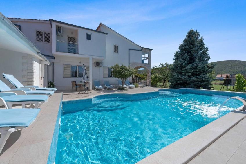 Sport & Spa Villa Neoric - foto 8