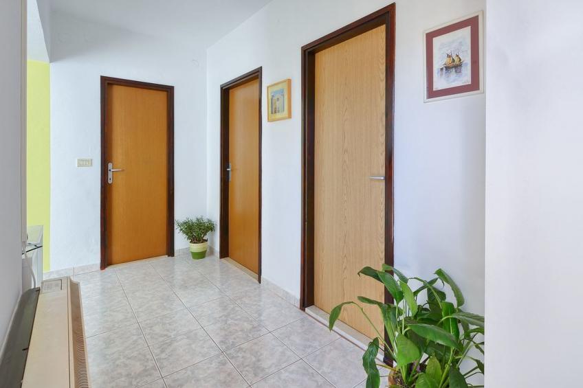 Helle Ferienwohnung in Vinkuran mit Garten, Grill und Terrasse - foto 17