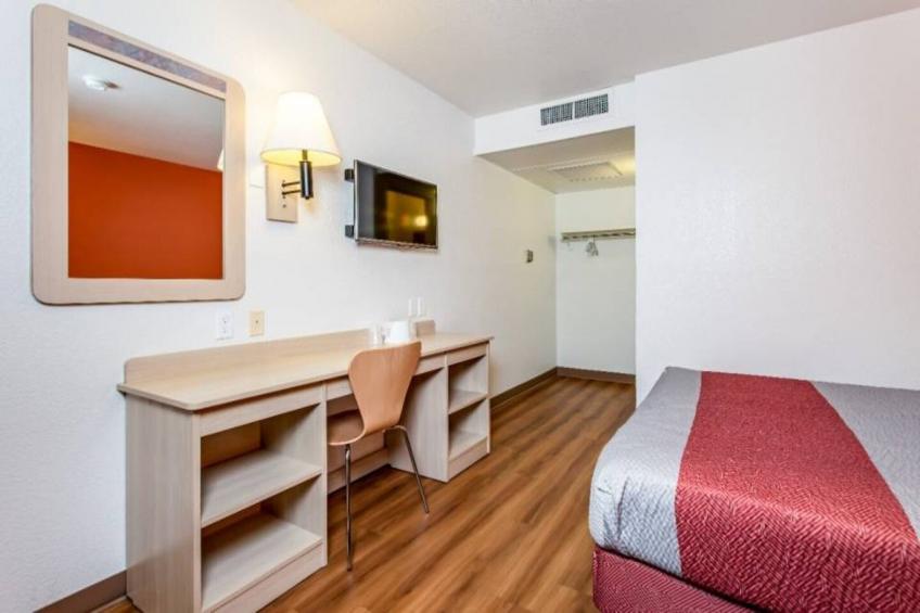 1 Queen Bed  Non-Smoking - foto 15