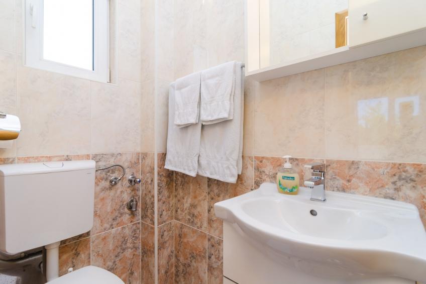 Apartments & Rooms Barišić - Studio Apartment with Balcony and Garden View (First Floor)-APT 2 - foto 8