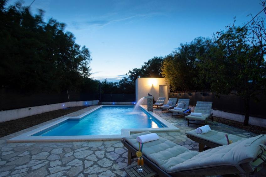 Spacious Prgomet Retreat with Private Pool, Fitness Centre, and Garden - Three Bedroom Villa - foto 30