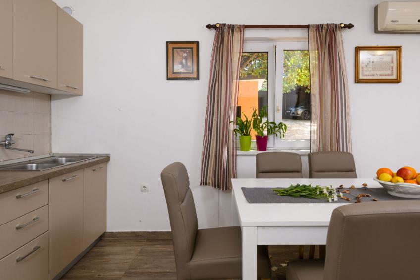 Wunderschönes Ferienhaus in Pomer mit Garten - foto 10