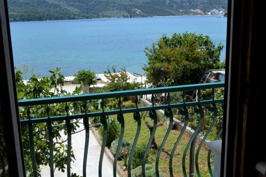 Schöne Wohnung in Poljica mit privatem Parkplatz