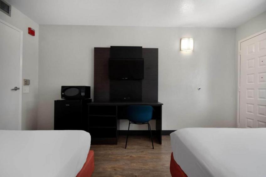 2 Queen Beds  ADA/Tub - foto 10