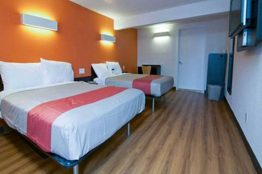 2 Full Beds  Smoking - foto 2