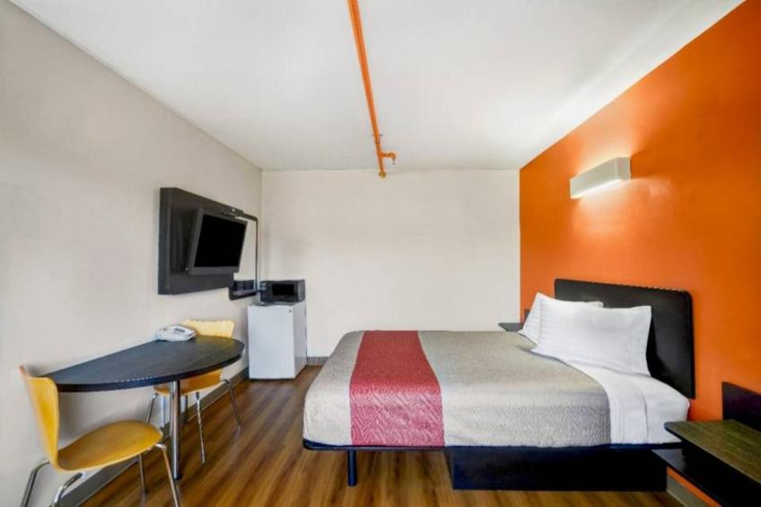 1 King Bed  Smoking Micfridge - foto 19