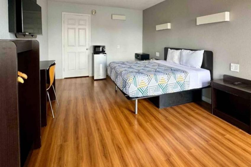 1 Queen Bed  Mobil Access Tub Nsmk Micfridg - foto 7