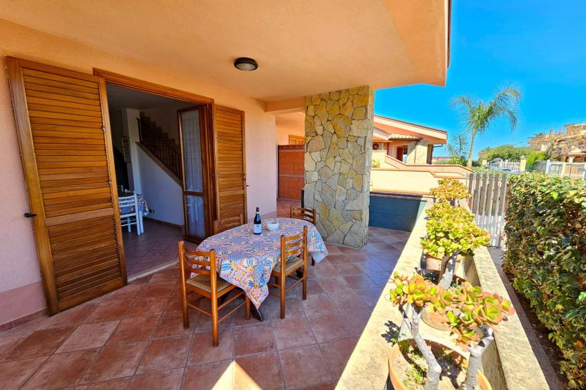 Helle mediterrane Villa mit Veranda und Garten - foto 2