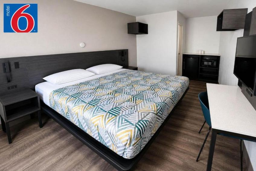 1 King Bed  Micfridge - foto 7