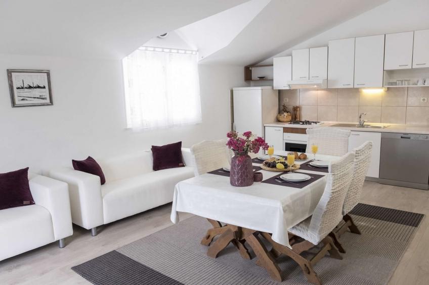 Villa Šolo – Peaceful Nature Park Getaway - Six Bedroom Villa With Heated Pool