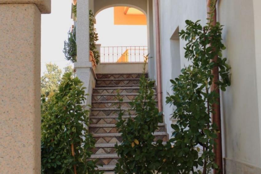 Anwesen mit Balkon - foto 10