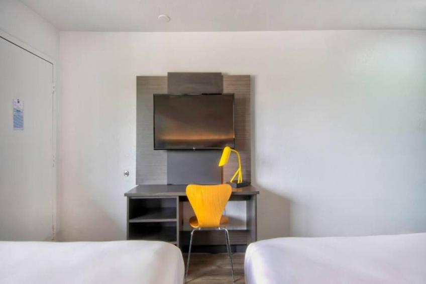 2 Full Beds  Mini Fridge - foto 5