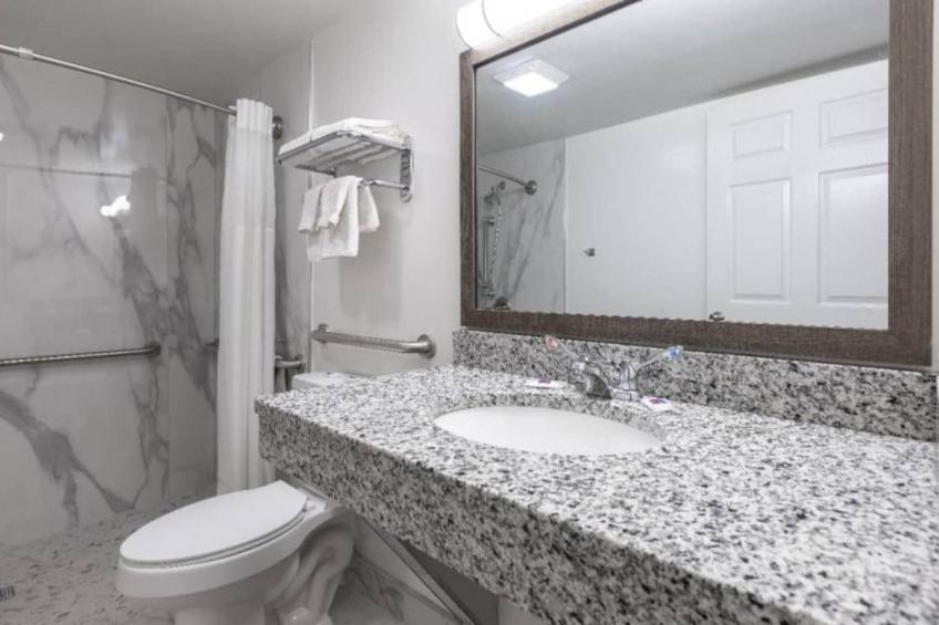 2 Queen Beds  Suite Non-Smoking Kitchen - foto 25