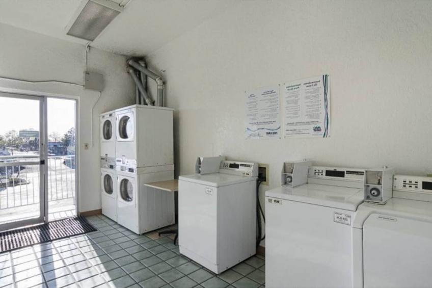2 Full Beds  ADA/RI Shower/Mini Fridge - foto 19