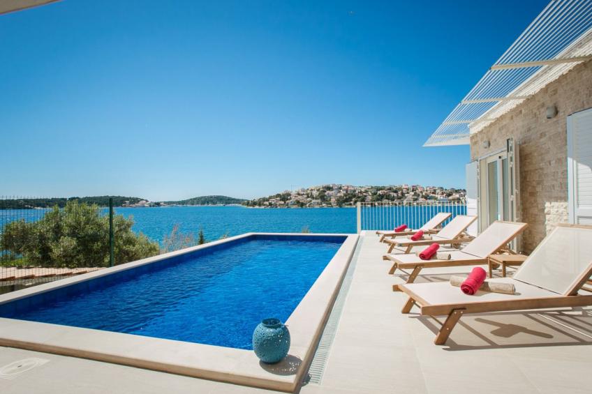 am Strand "Villa Lori"