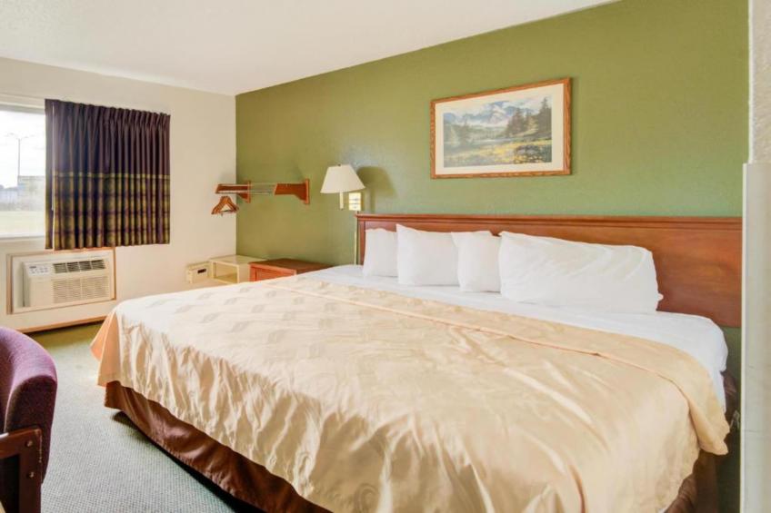 Queen Bed Accessible Non-Smoking - foto 10