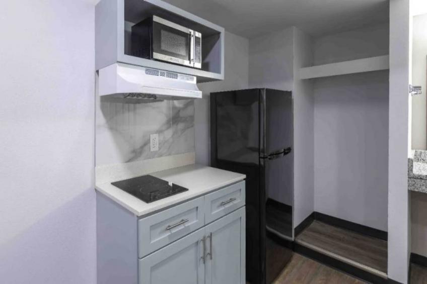 2 Queen Beds  Suite Smoking Kitchen - foto 9