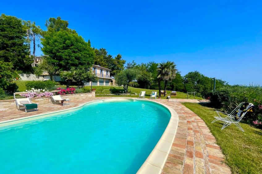 Casa Zefiro Marche Holiday Villas, privater Pool