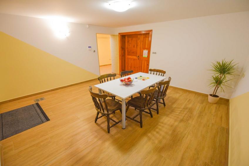 Cozy Luxe Holiday Home with Natural Thermal Bath - Seven Bedroom Holiday Home - foto 9