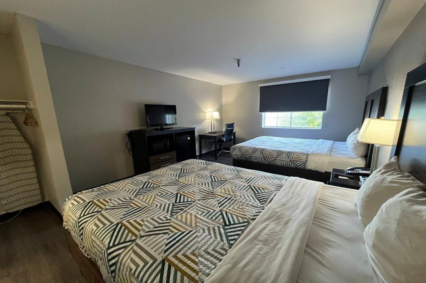2 Queen Beds | Non-Smoking, Micfridge - foto 5