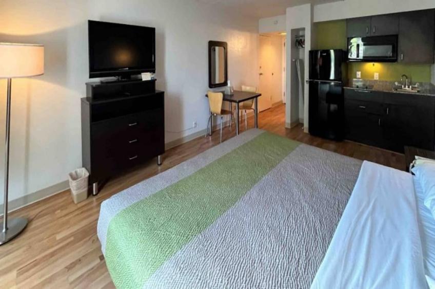 1 King Bed  Smoking Kitchen - foto 5