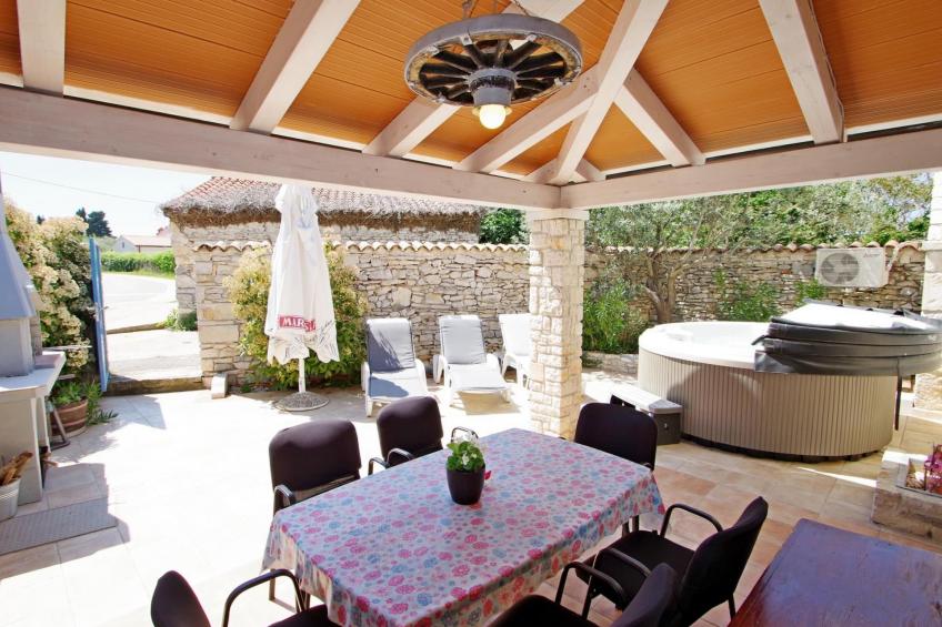 in Kavran mit Terrasse und Grill - foto 4