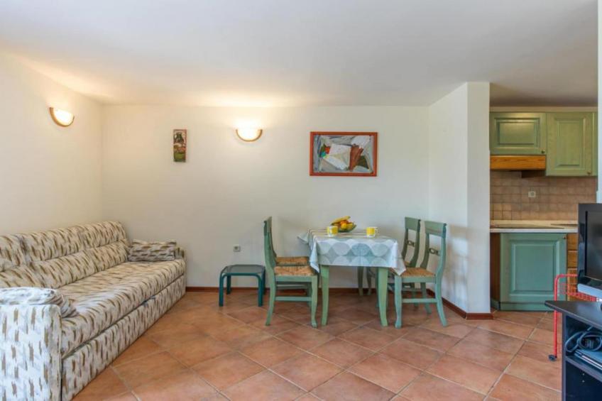 Apartment Villa Mirna - One Bedroom Apartment with Balcony and Garden View