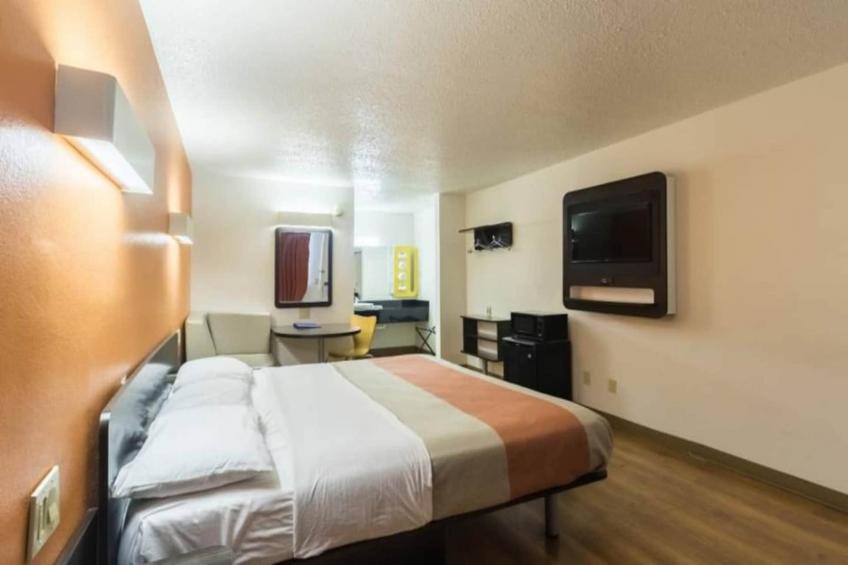 1 King Bed  Non-Smoking Micfridge - foto 30