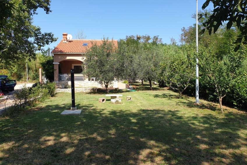 Am Fluss gelegenes Haus mit Galerieschlafplätzen - foto 39