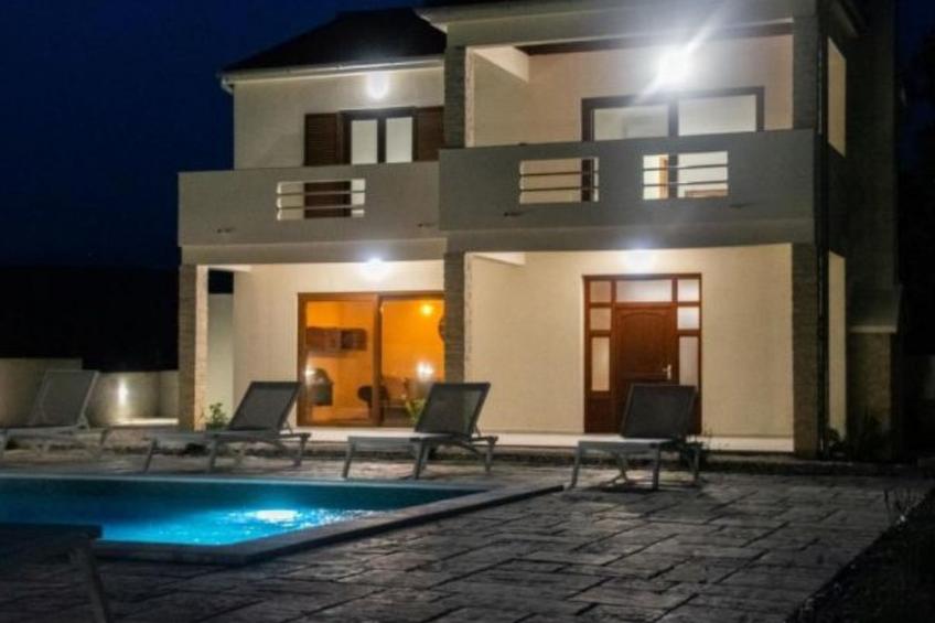 Zen Garden Villa with heated pool