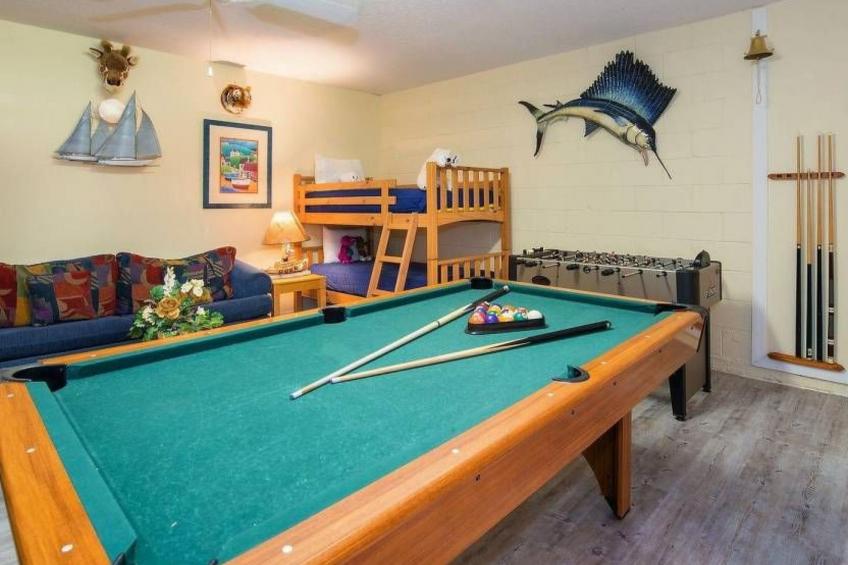 Sonniger Privatpool mit freistehendem Whirlpool und Filmraum - foto 26