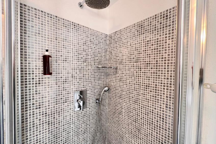 Wohnung im zweiten Stock mit Parkplatz und Garten - foto 37