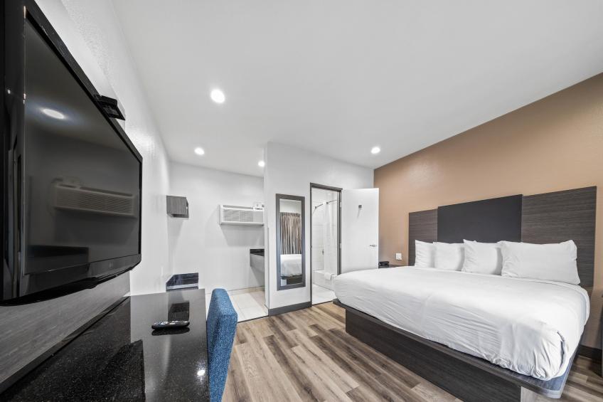 1 King Bed  Non-Smoking Micfridge - foto 10
