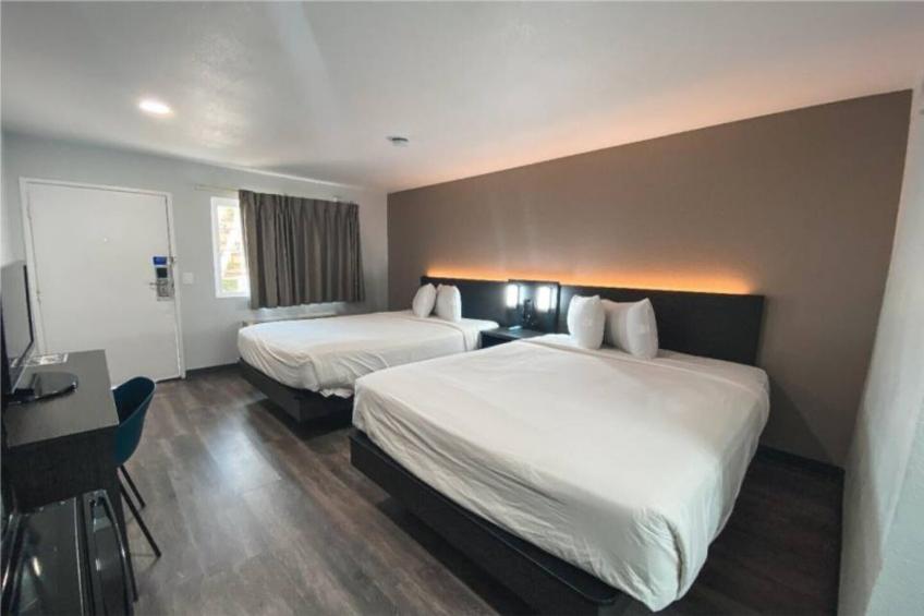 2 Queen Beds  Non-Smoking Kitchen - foto 13