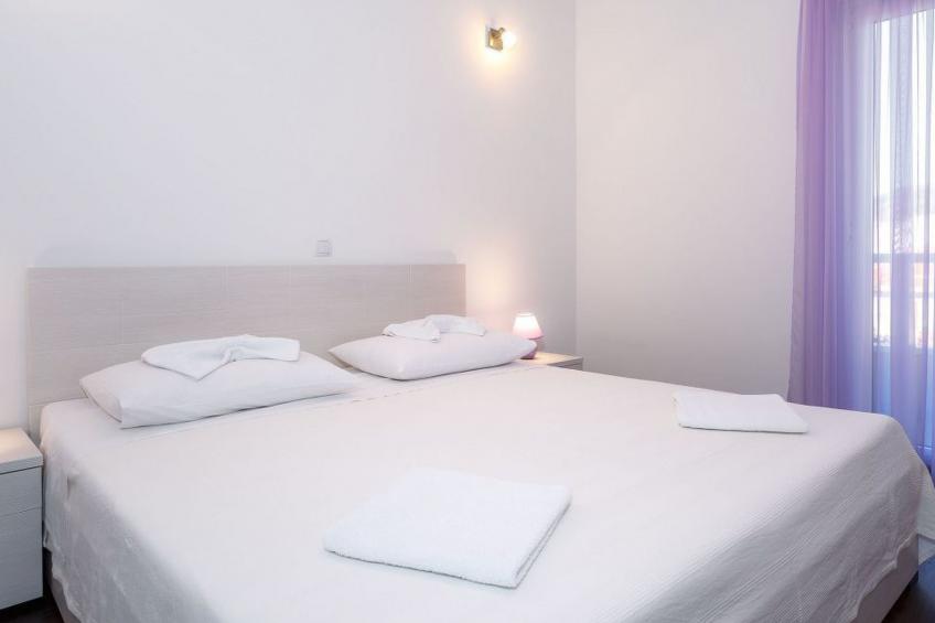 Wohnung in Dugi Rat mit Großer Terrasse - foto 8