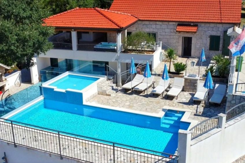 Villa Dvori Stipanovi mit beheiztem Pool
