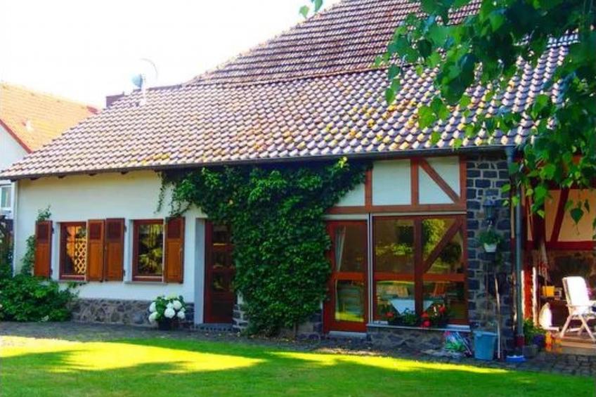 in Bernsfeld mit großem Garten