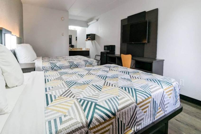 2 Queen Beds  Non-Smoking Micfridge - foto 9