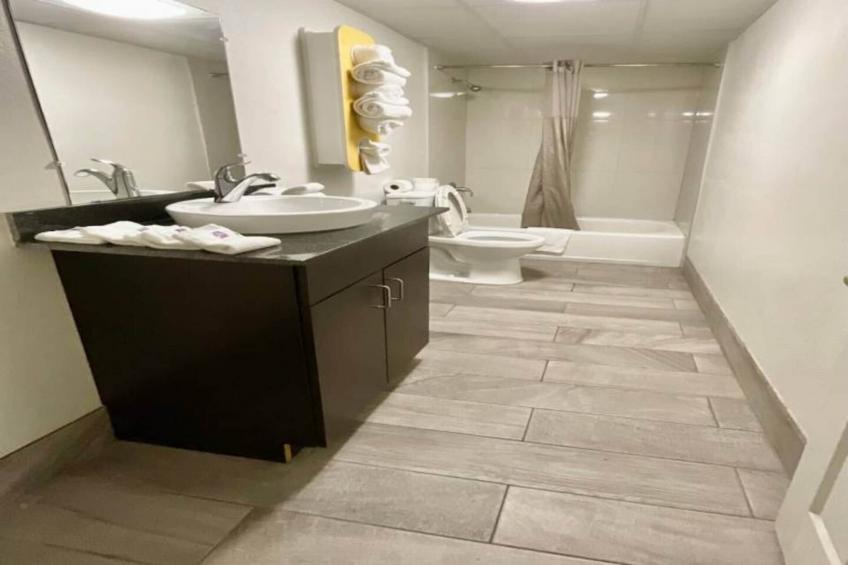 1 King Bed  Non-Smoking Kitchen - foto 21