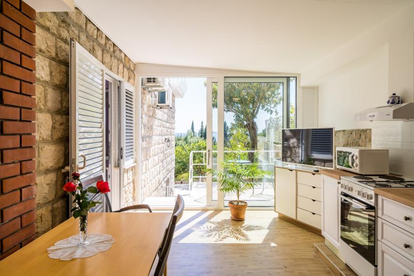 Guest House Villa Nina- Two Bedroom Apartment with Terrace and Sea View (Apt67) - foto 4