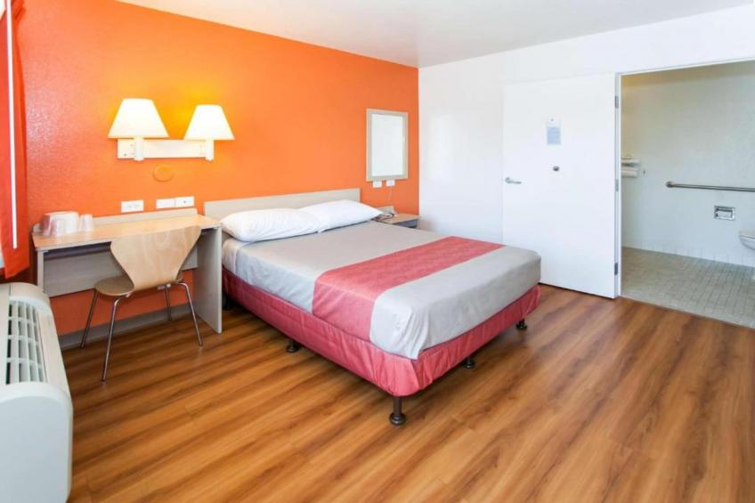 1 Full Bed  ADA/RI Shower
