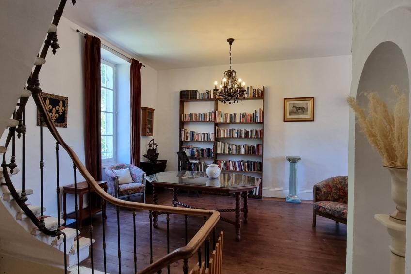 8-Zimmer-Schloss mit Pool und eigenem Park - foto 27