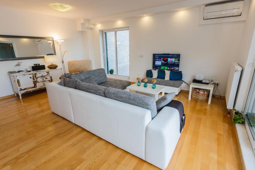 Ferienvilla "Osibova" mit Blick auf das Wasser - foto 34